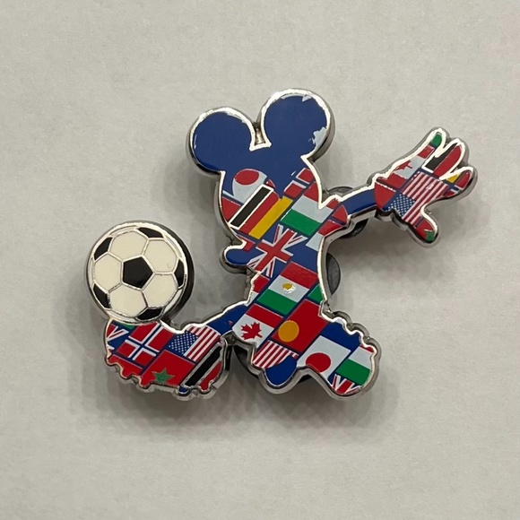 Collectible Disney Mickey Mouse Soccer Player Trading Pin - Picture 1 of 3